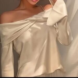 New * Elegant Off-Shoulder Top